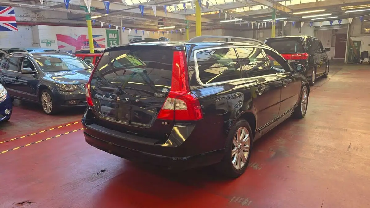 2010-volvo-v70-big-31