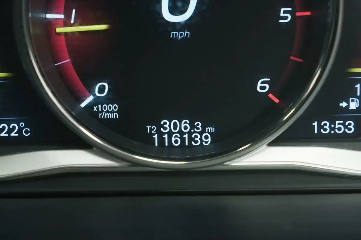 2015-volvo-v60-16td-d2-r-design-big-22