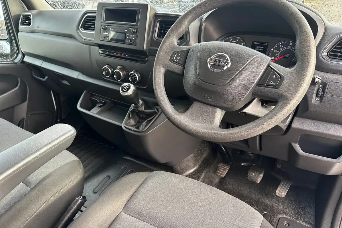 2022-nissan-interstar-23dci-f33-l2h2-acenta-135pseu6d-big-24