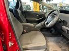 2010-toyota-prius-small-11