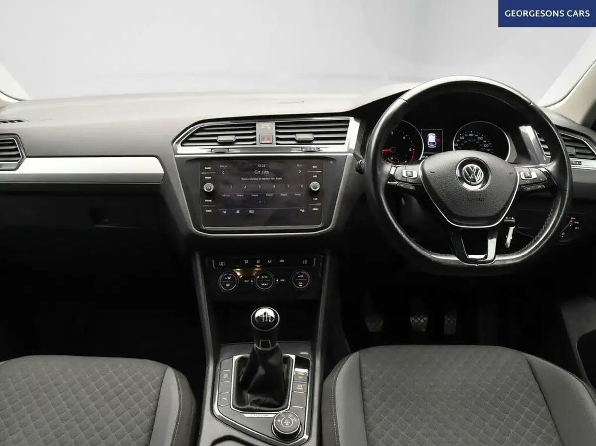 2018-volkswagen-tiguan-20tdi-se-navigation-150ps-4motion-ss-big-11