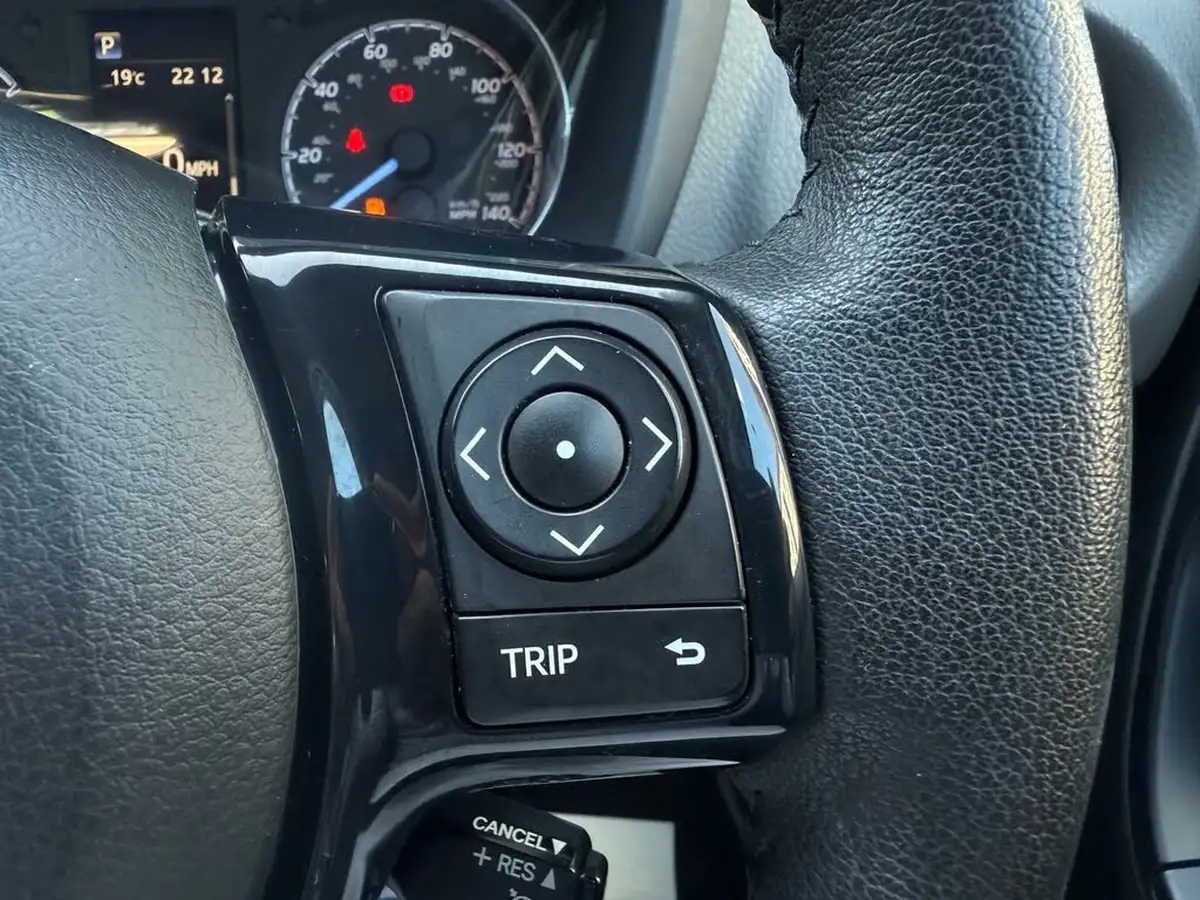 2019-toyota-yaris-15-vvt-i-icon-tech-98bhp-hybrid-1497cc-e-cvt-big-48