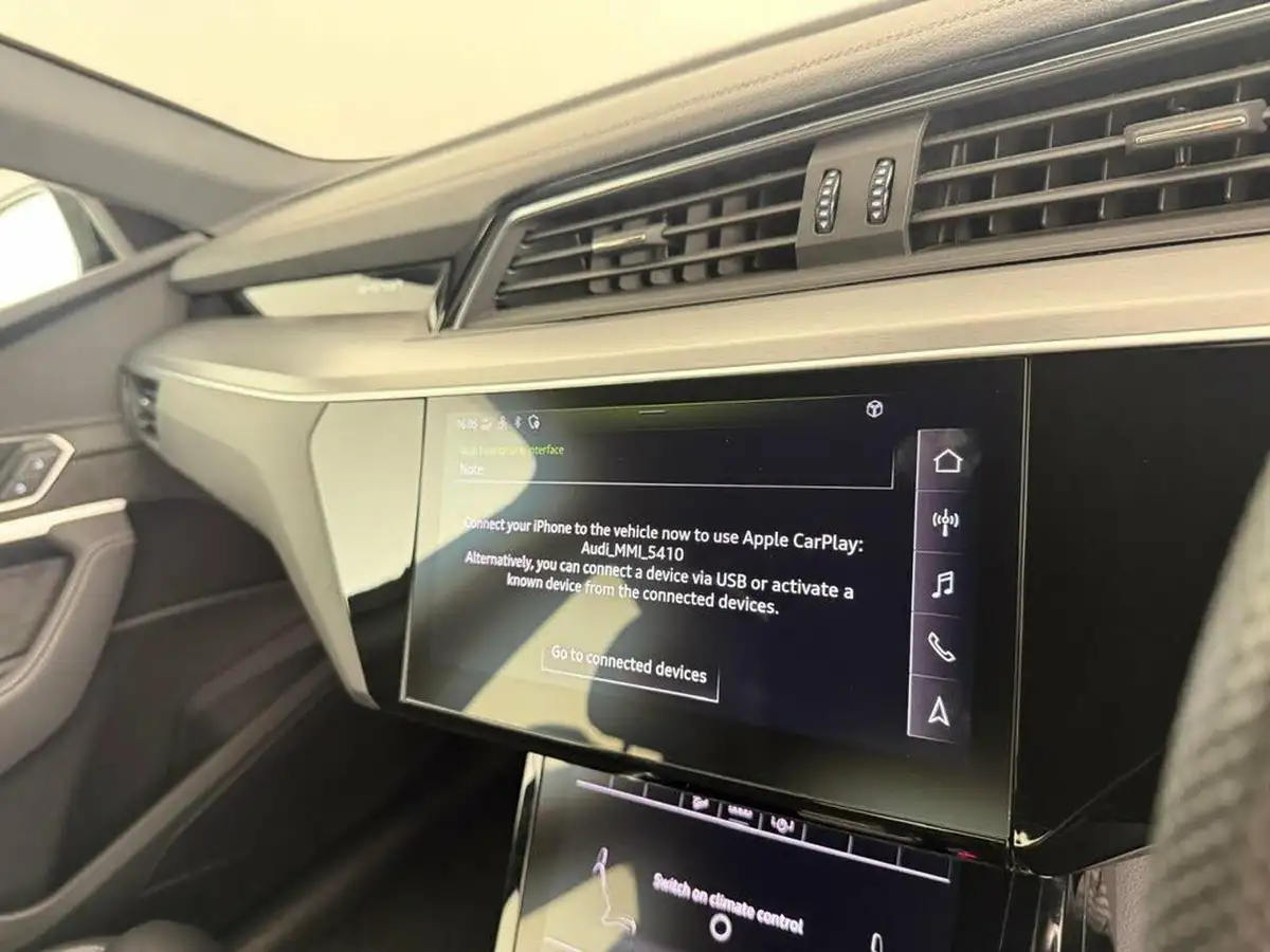 2021-audi-e-tron-50e-s-line-sportback-big-38
