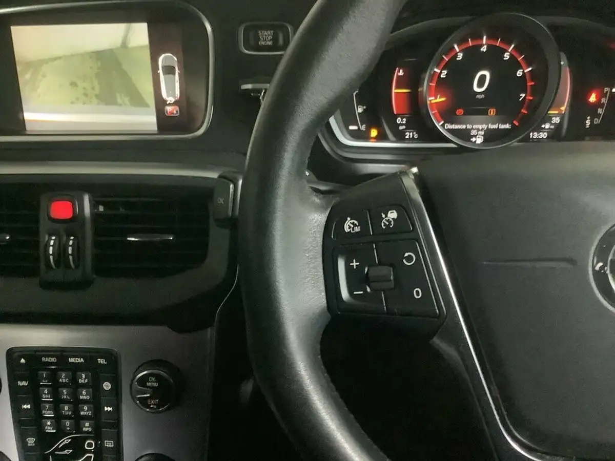 2018-volvo-v40-15-t3-inscription-big-15
