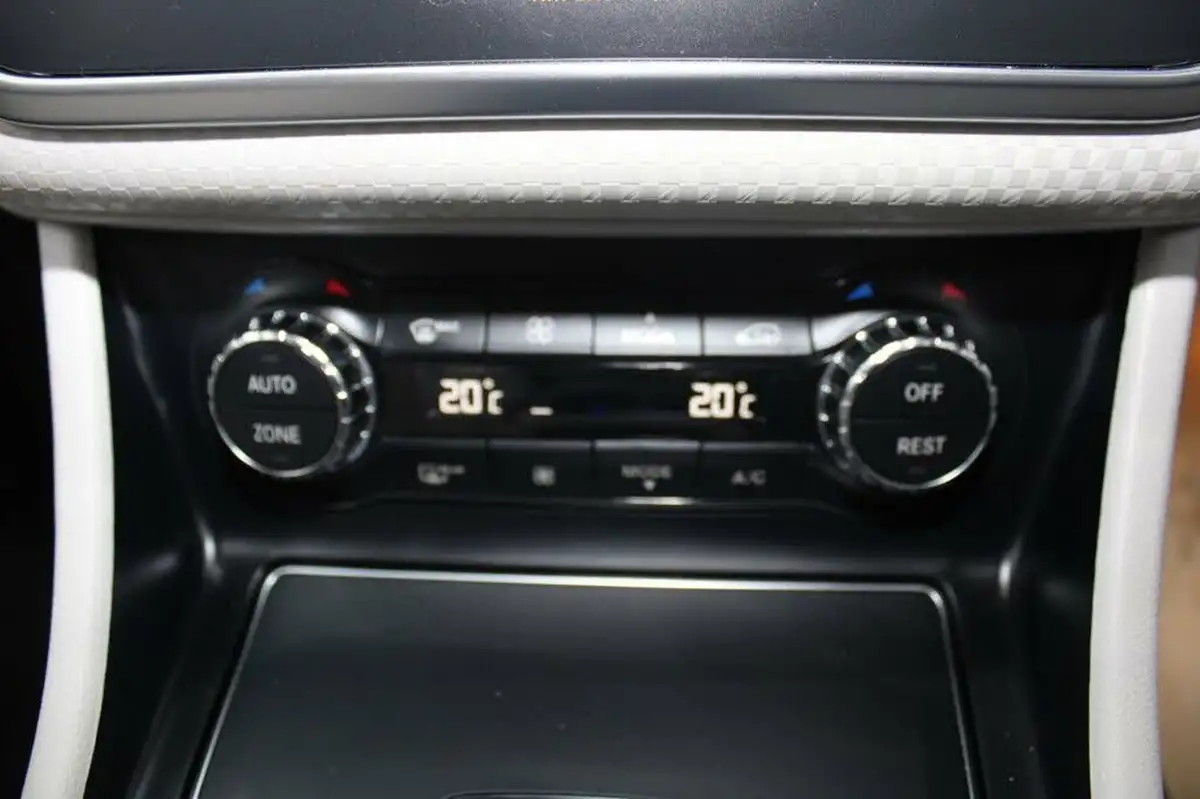 2016-mercedes-benz-a-class-21d-a200d-sport-premiumss-7g-dct-big-26