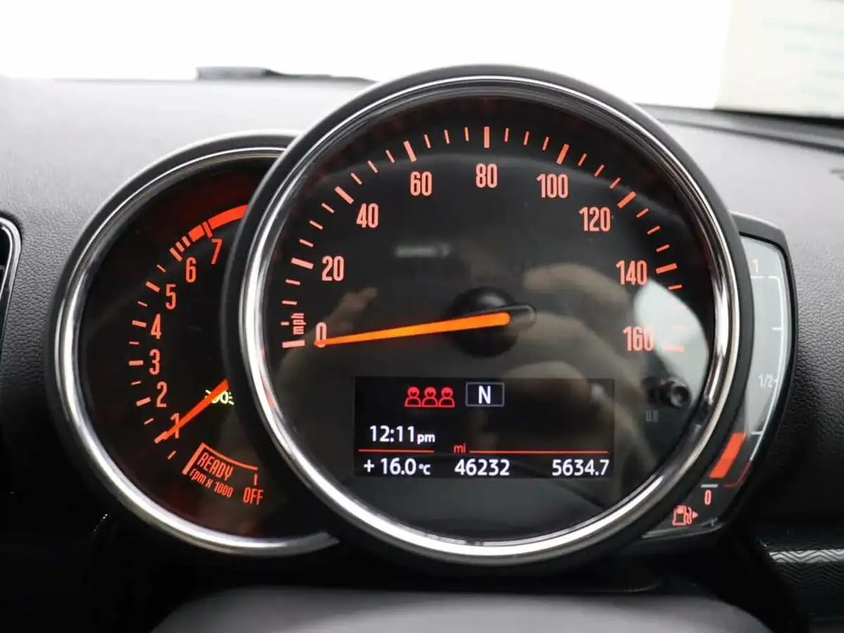 2018-mini-clubman-15-cooper-classic-ss-big-10