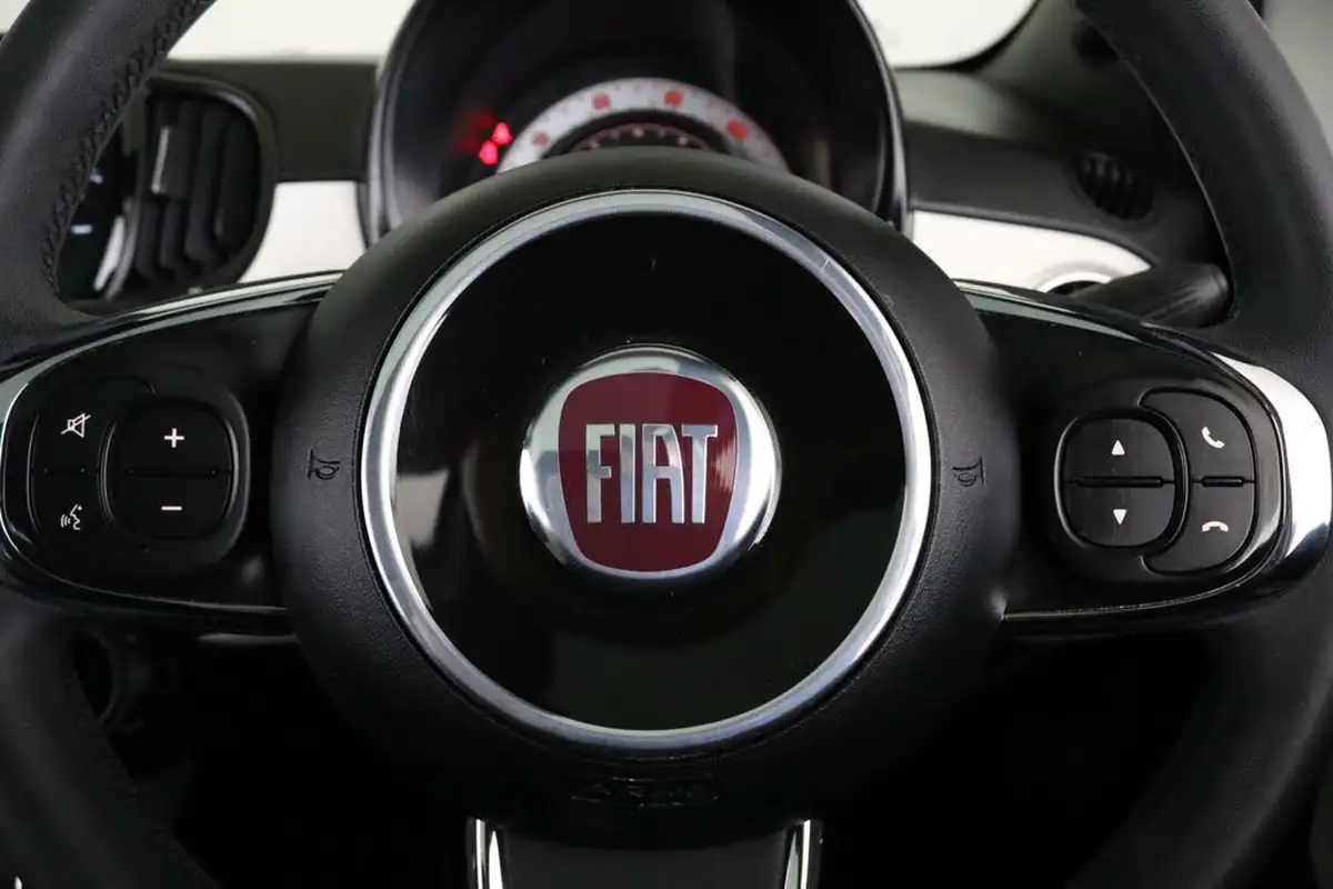 2021-fiat-500-10-dolcevita-big-19