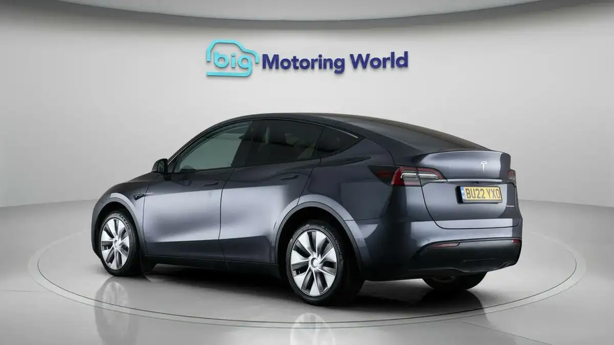 2022-tesla-model-y-e-long-range-big-5