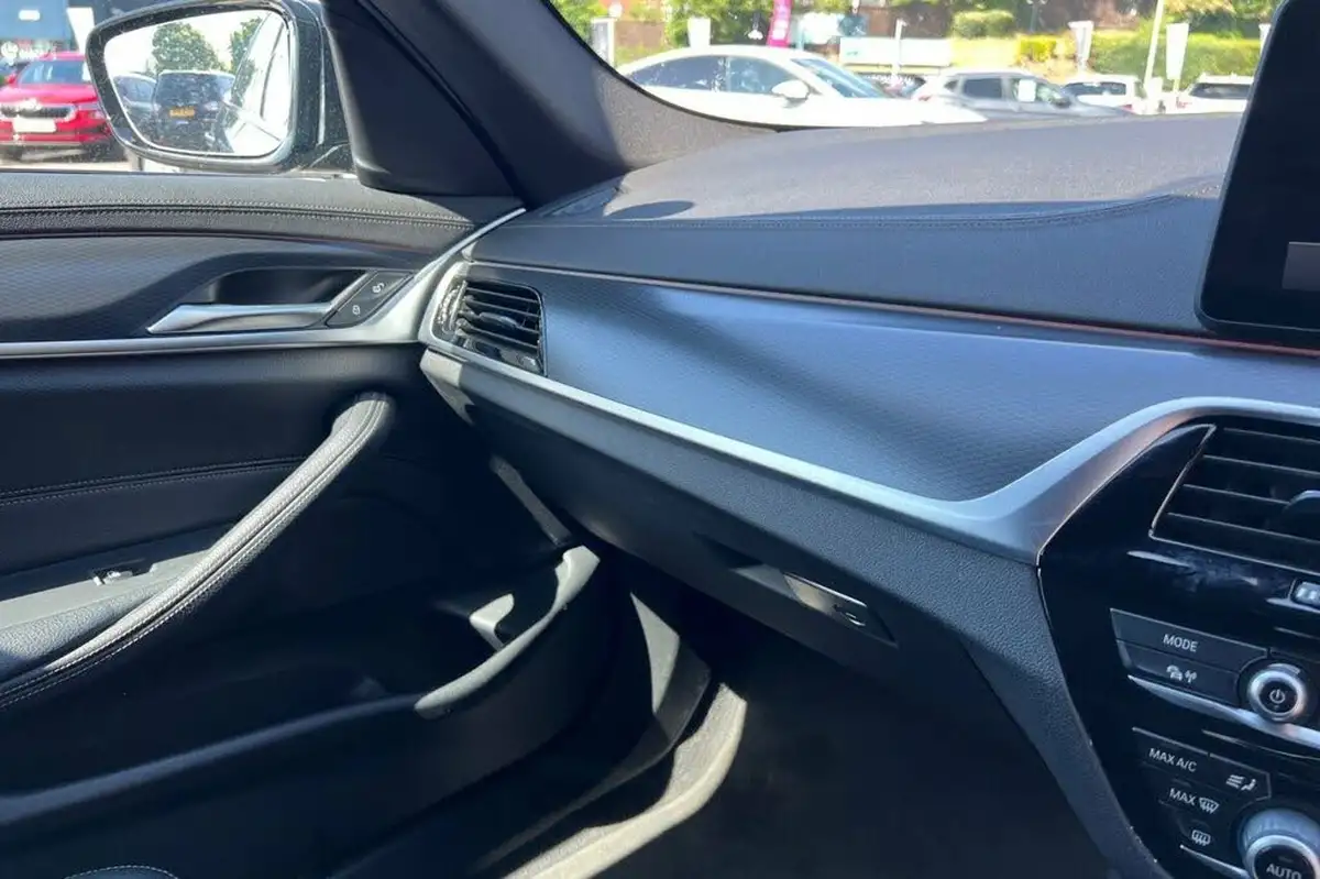 2022-bmw-5-series-20-530e-m-sport-touring-5d-big-43