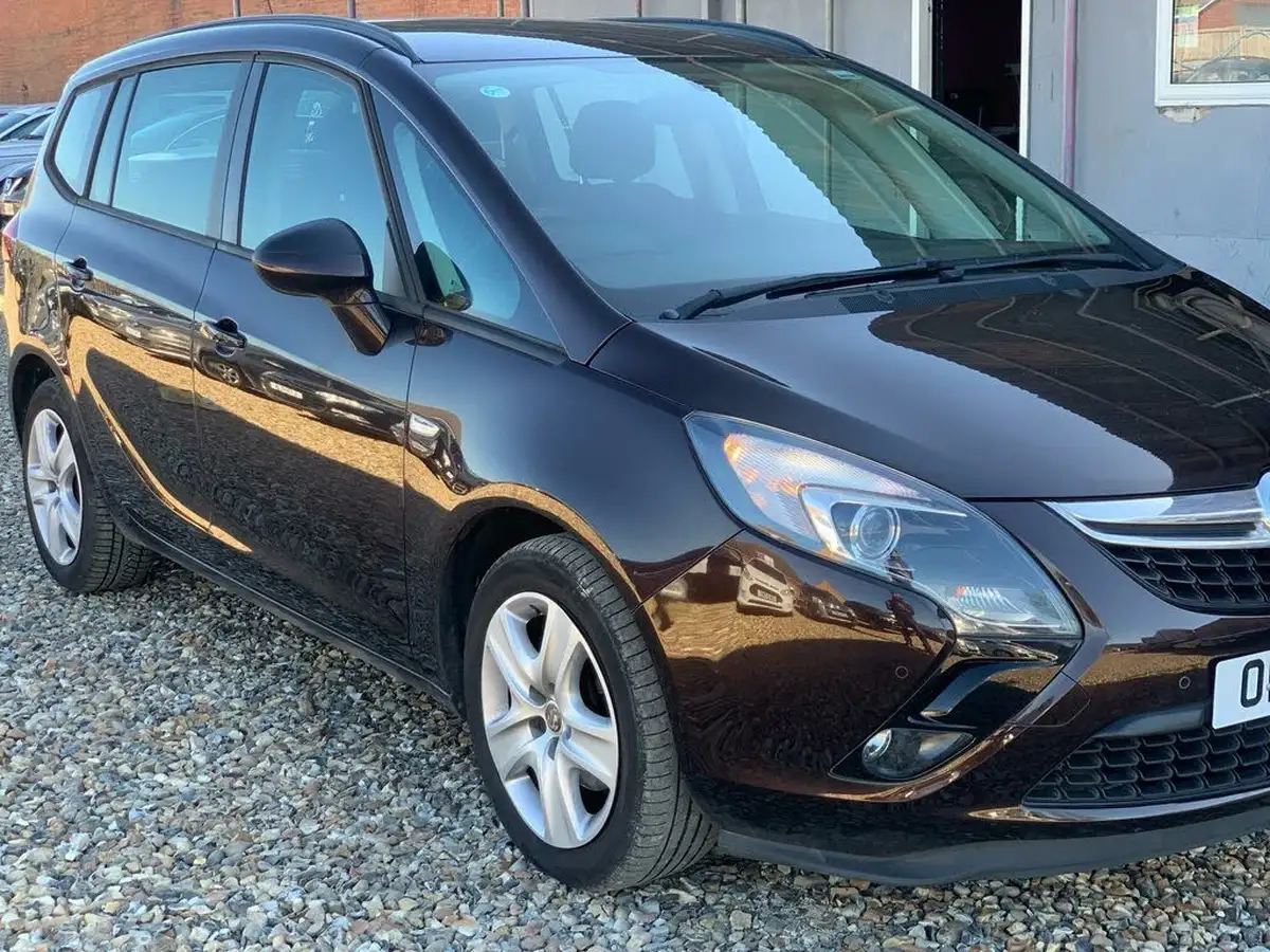 2014-vauxhall-zafira-tourer-14-exclusiv-big-3