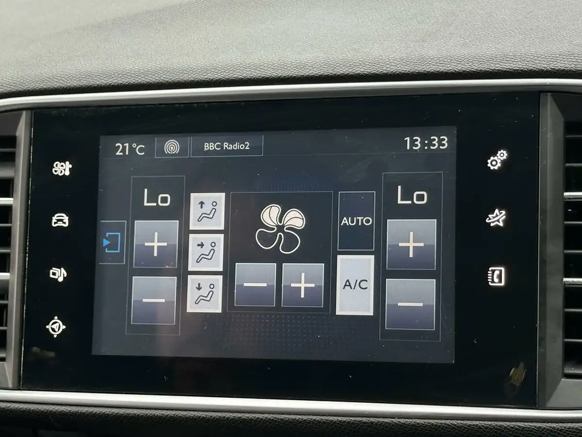 2017-peugeot-308-16-bluehdi-allure-big-63