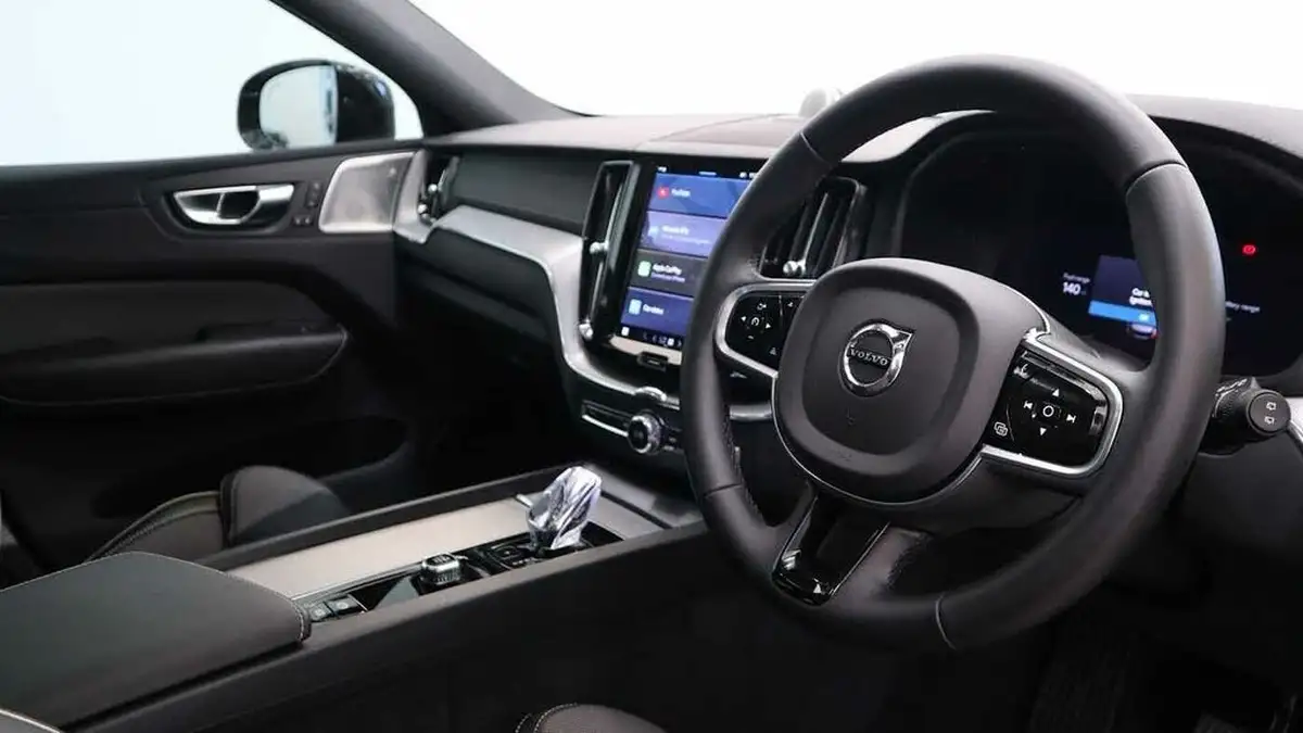 2024-volvo-xc60-20-t8-ultimate-dark-big-8