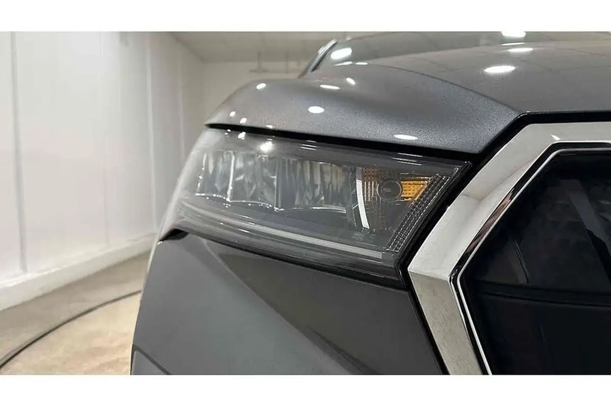 2023-skoda-enyaq-e-80-82-kwh-station-wagon-big-18