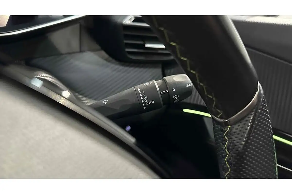 2021-peugeot-2008-suv-e-gt-premium-big-32