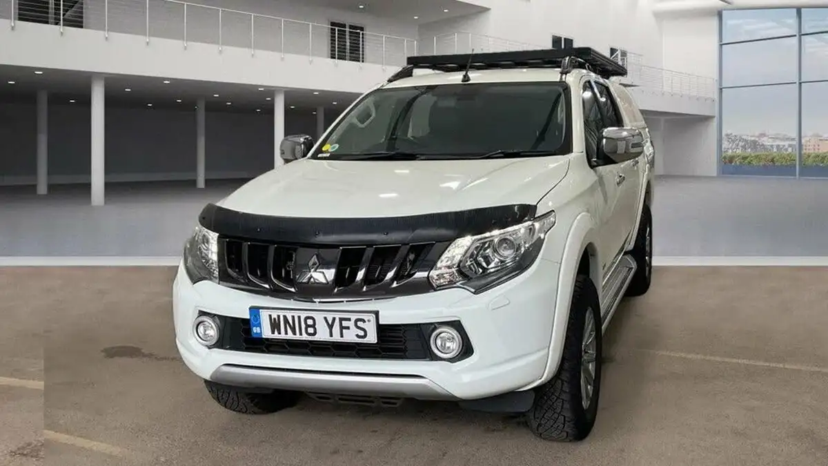 2018-mitsubishi-l200-24di-d-warrior-eu6-big-1