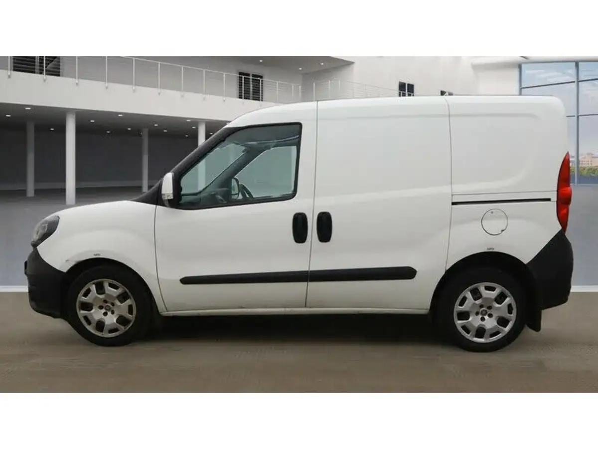2021-fiat-doblo-cargo-16td-l1h1-sx-big-11