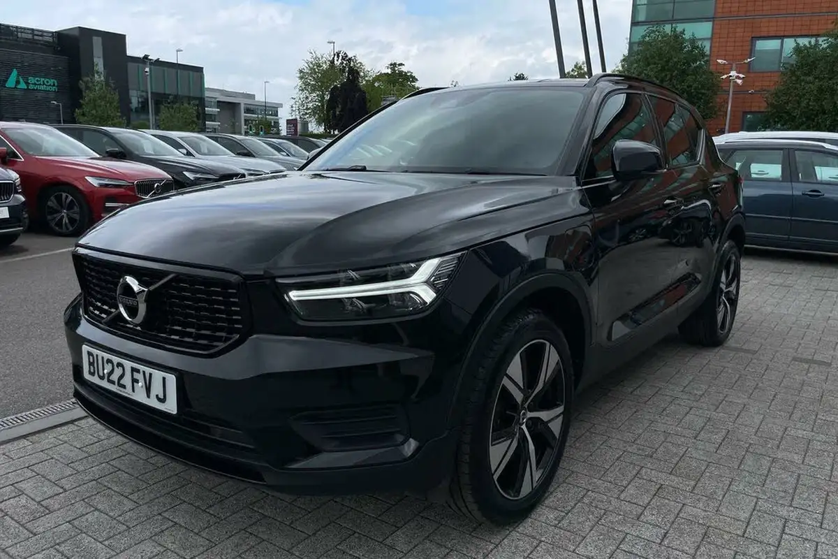 2022-volvo-xc40-15-t4-r-design-big-10
