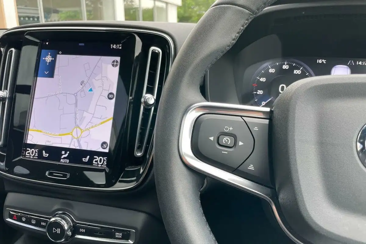 2022-volvo-xc40-15-t4-r-design-big-34
