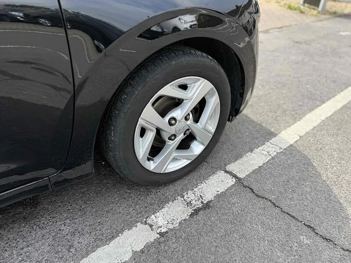 2022-hyundai-i10-10-se-connect-big-9