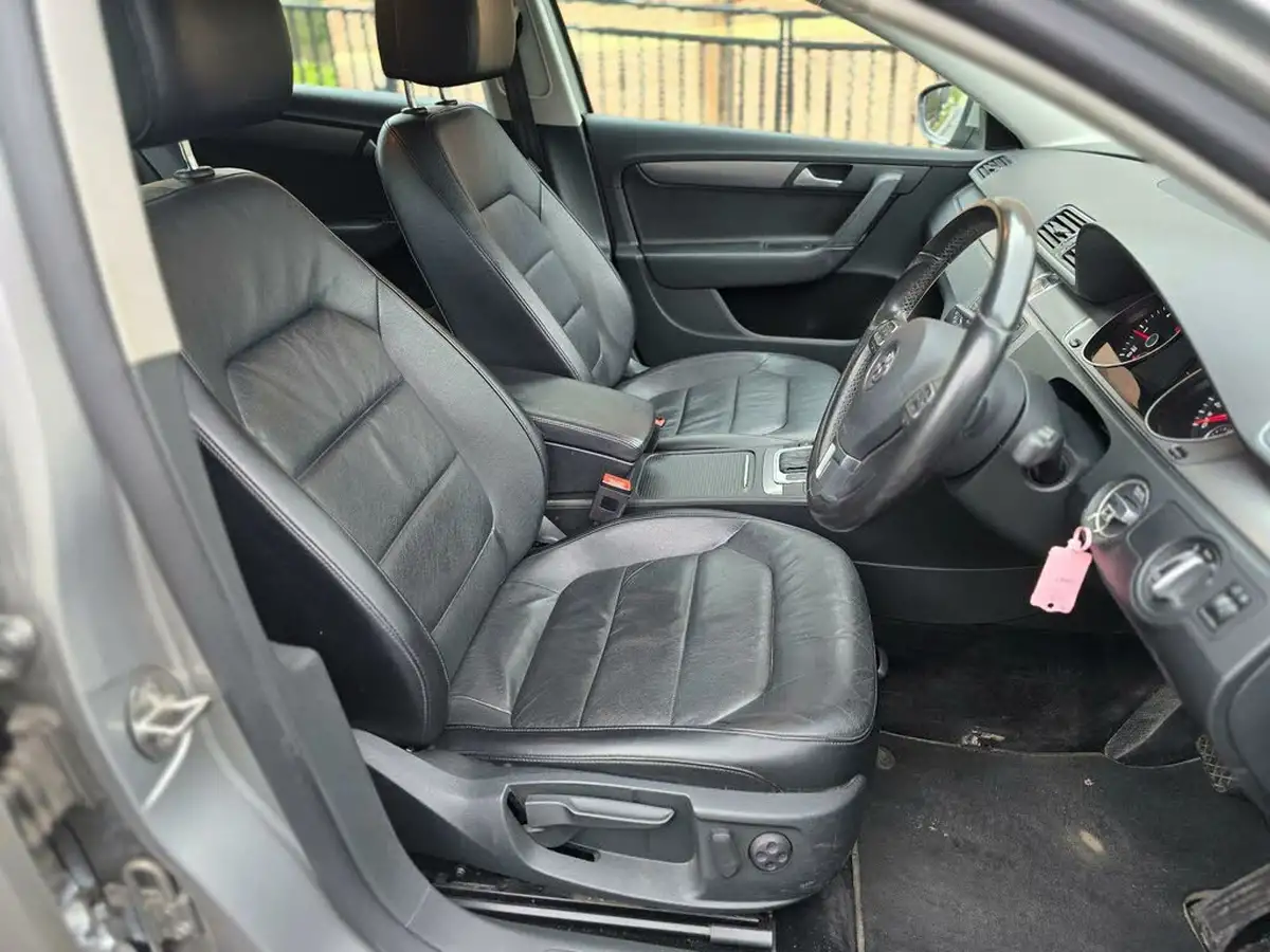 2014-volkswagen-passat-20tdi-executive-140ps-ss-estate-5d-dsg-big-25