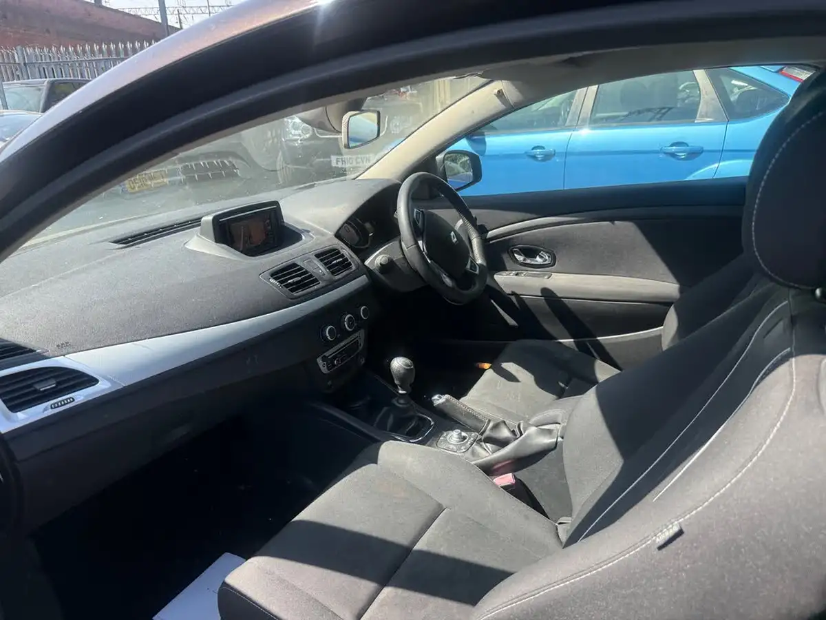 2012-renault-megane-15dci-dynamique-tom-tom-coupe-3d-big-12