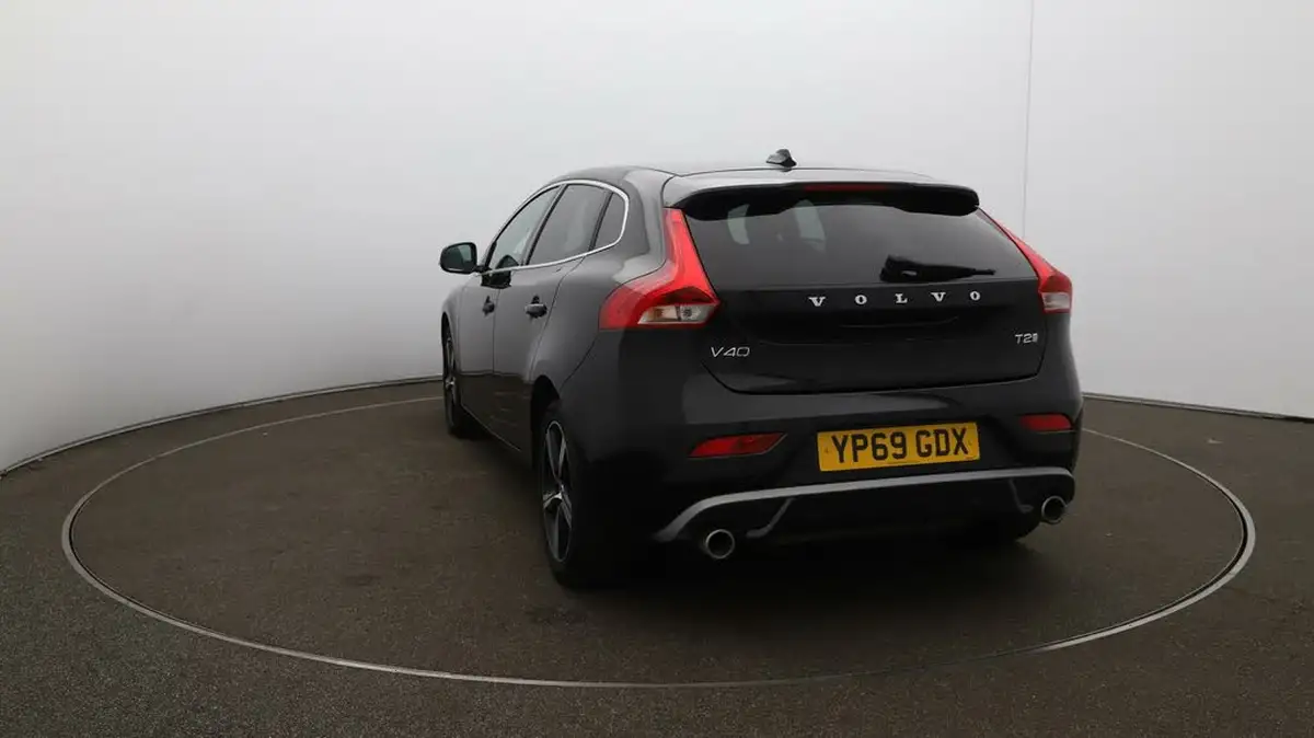 2019-volvo-v40-20-t2-r-design-edition-big-59