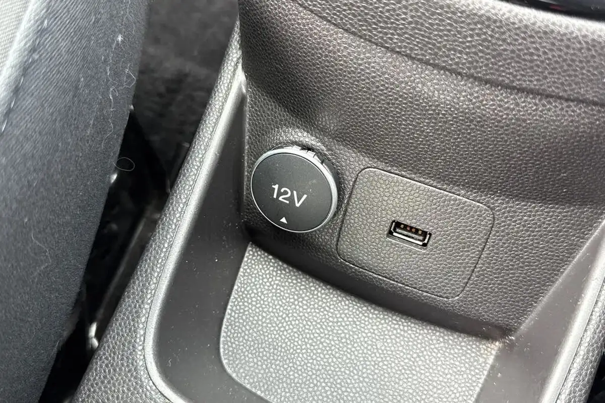 2017-ford-fiesta-125-zetec-3d-big-46