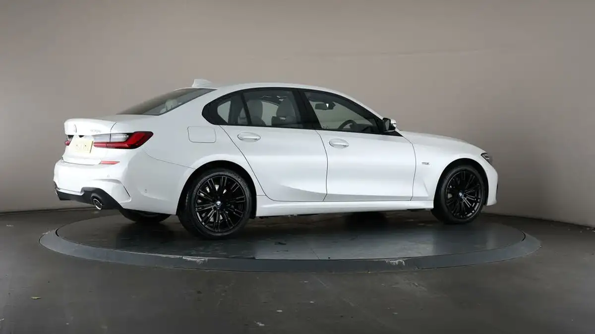 2022-bmw-3-series-20-330e-m-sport-pro-pack-saloon-4d-big-64