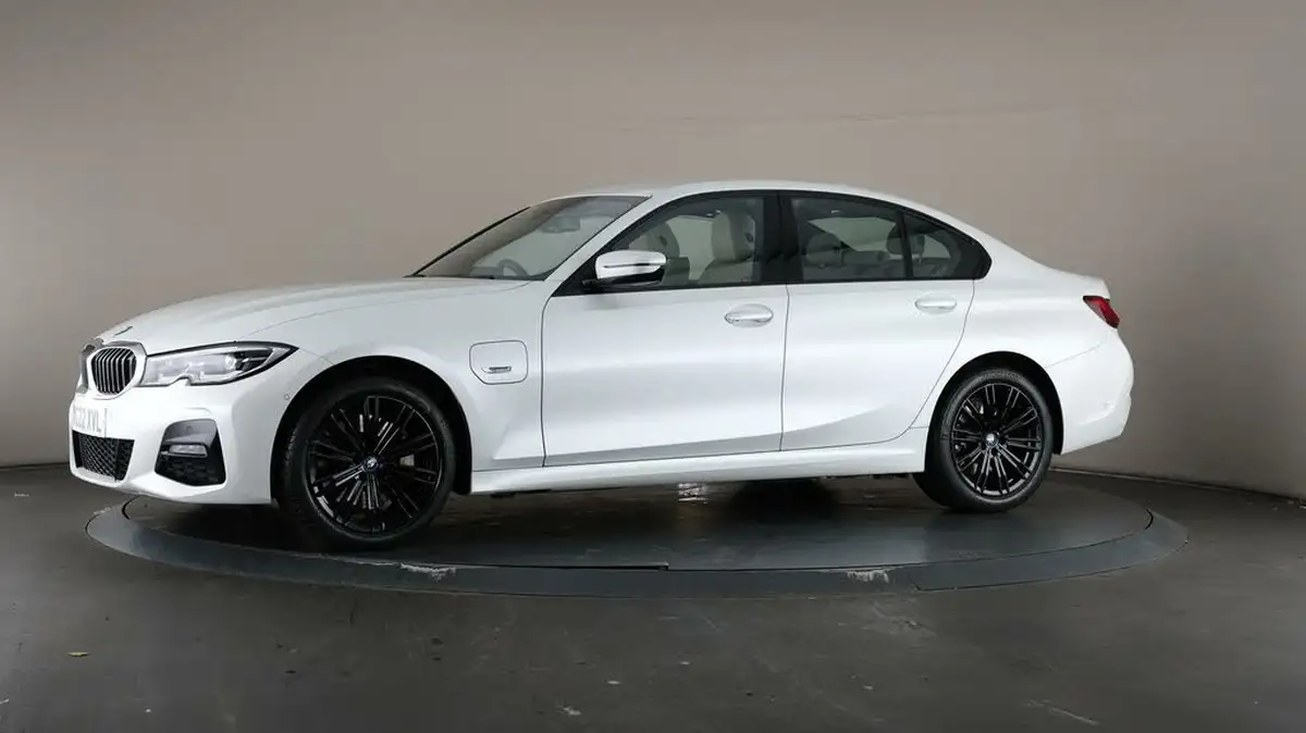 2022-bmw-3-series-20-330e-m-sport-pro-pack-saloon-4d-big-40