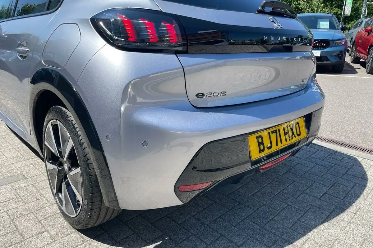 2021-peugeot-208-e-gt-50kwh-big-16