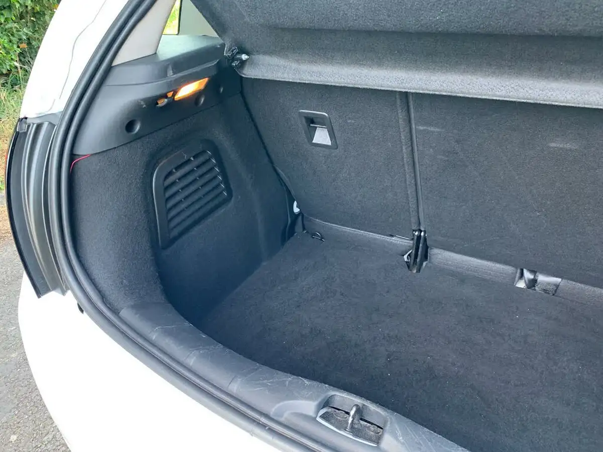 2016-citroen-c3-12-edition-big-38