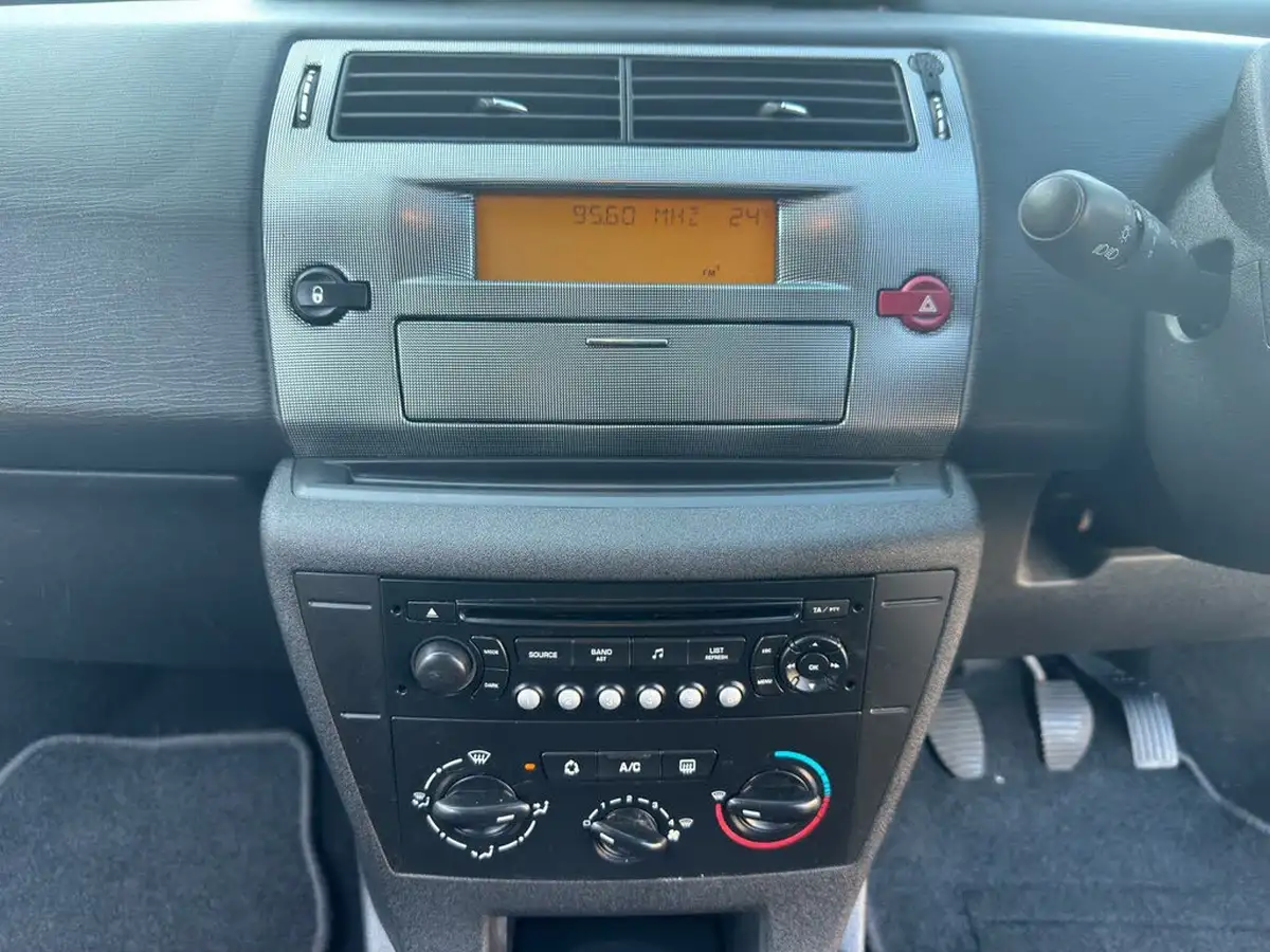 2009-citroen-c4-16-vtr-coupe-3d-1587cc-big-28