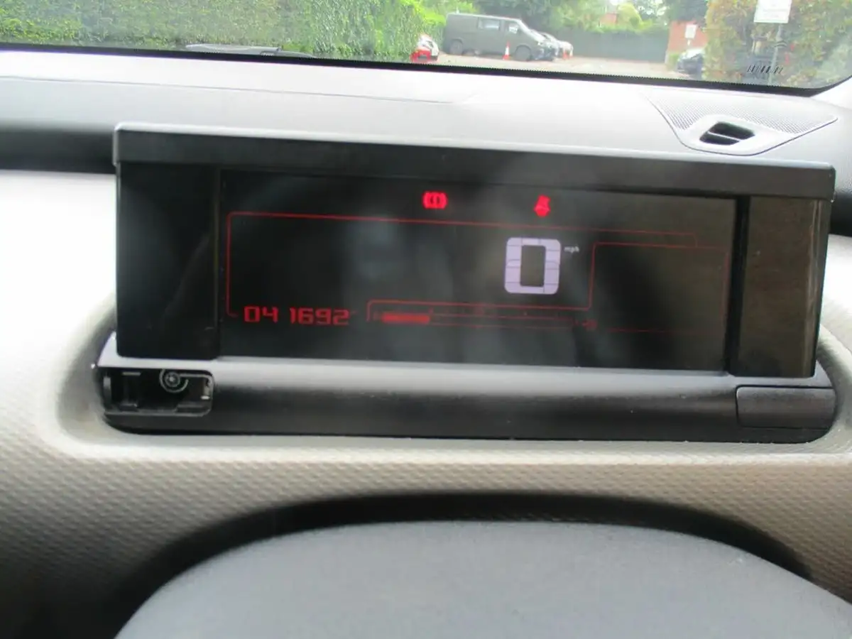 2017-citroen-c4-cactus-12-puretech-flair-82ps-big-14