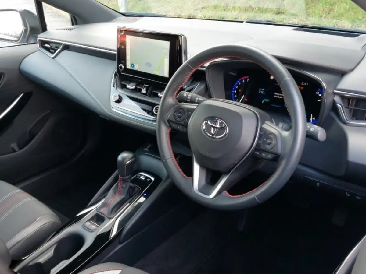 2023-toyota-corolla-18-vvt-i-gr-sport-138bhp-hatchback-big-11