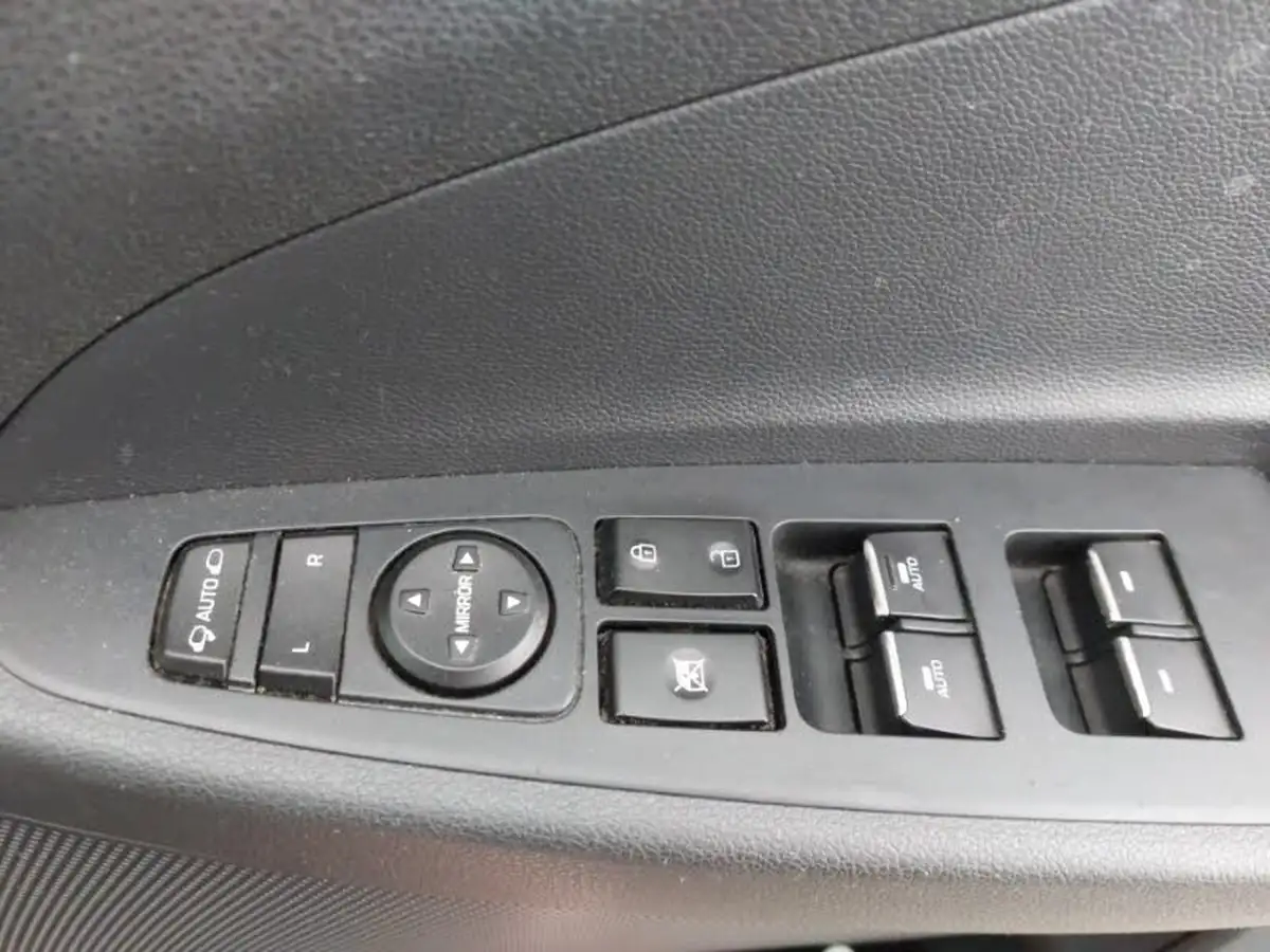 2019-hyundai-tucson-16-gdi-se-nav-big-18