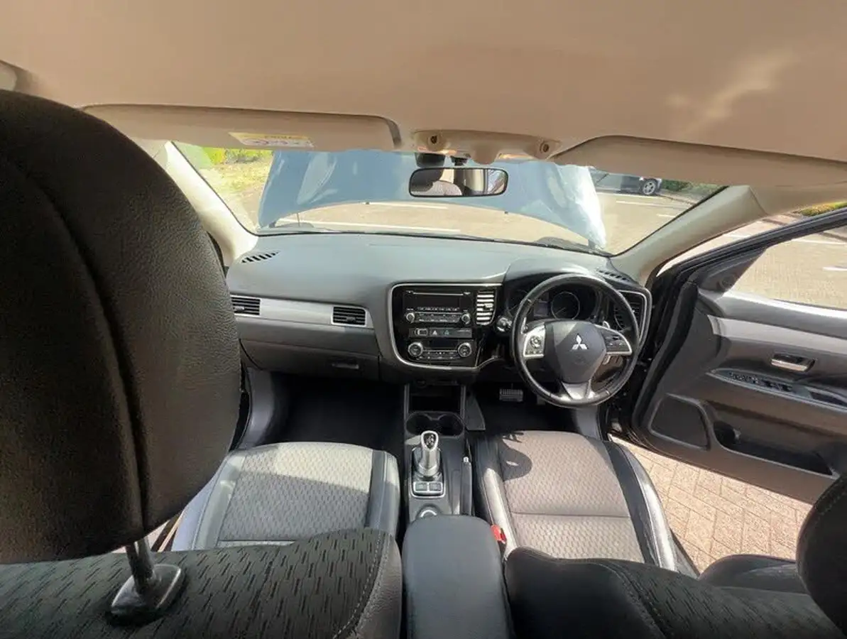 2015-mitsubishi-outlander-20-gx3h-phev-5st-big-8