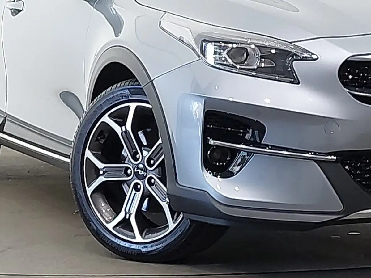 2022-kia-xceed-15-t-gdi-3-big-8