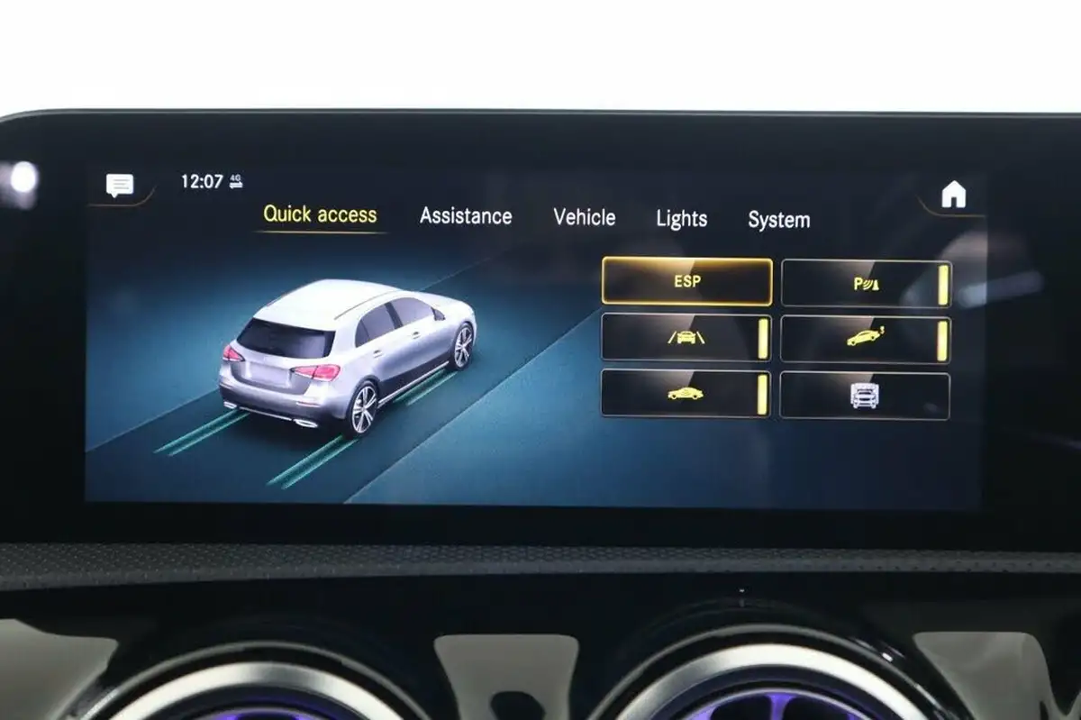 2022-mercedes-benz-a-class-20-a250-amg-line-premium-edition-hatchback-5d-big-40