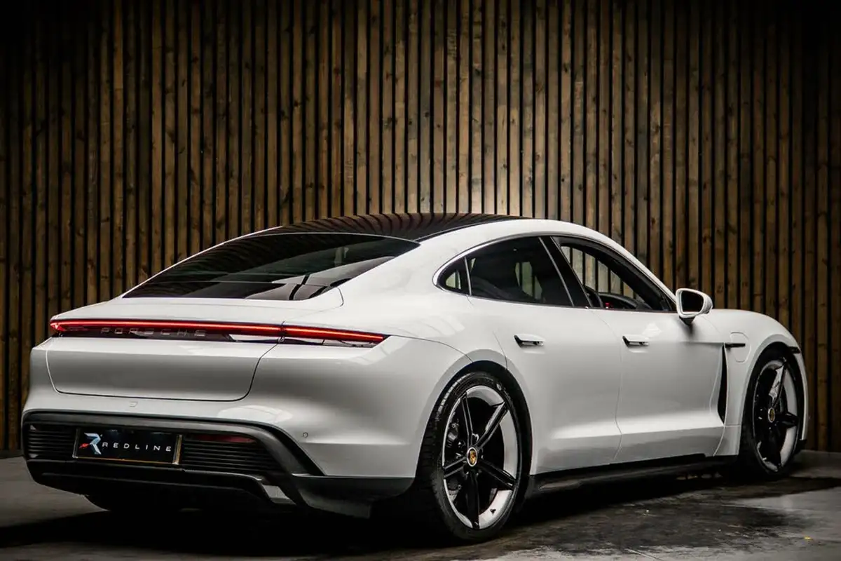 2022-porsche-taycan-e-turbo-s-big-3
