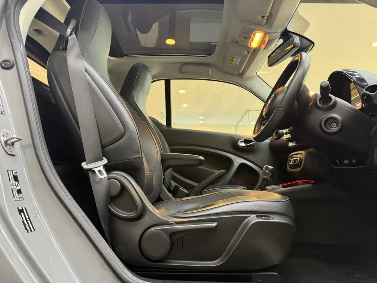 2020-smart-fortwo-eq-edition-one-coupe-big-14